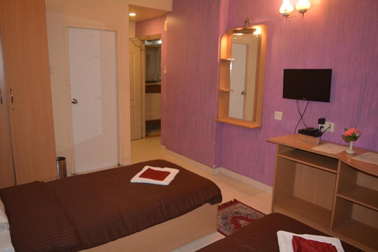 Hotel Poonam Exterior photo