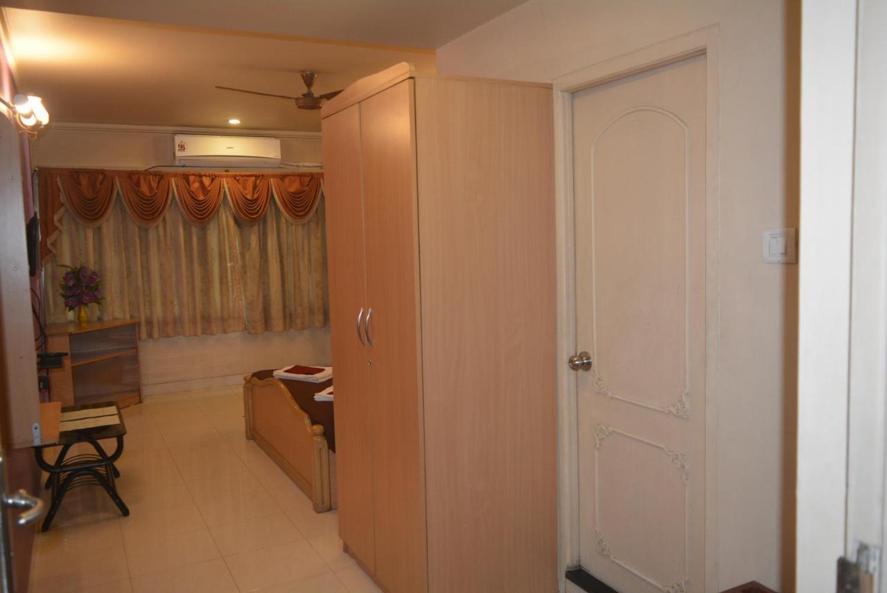 Hotel Poonam Exterior photo