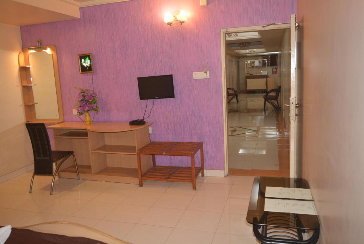 Hotel Poonam Exterior photo